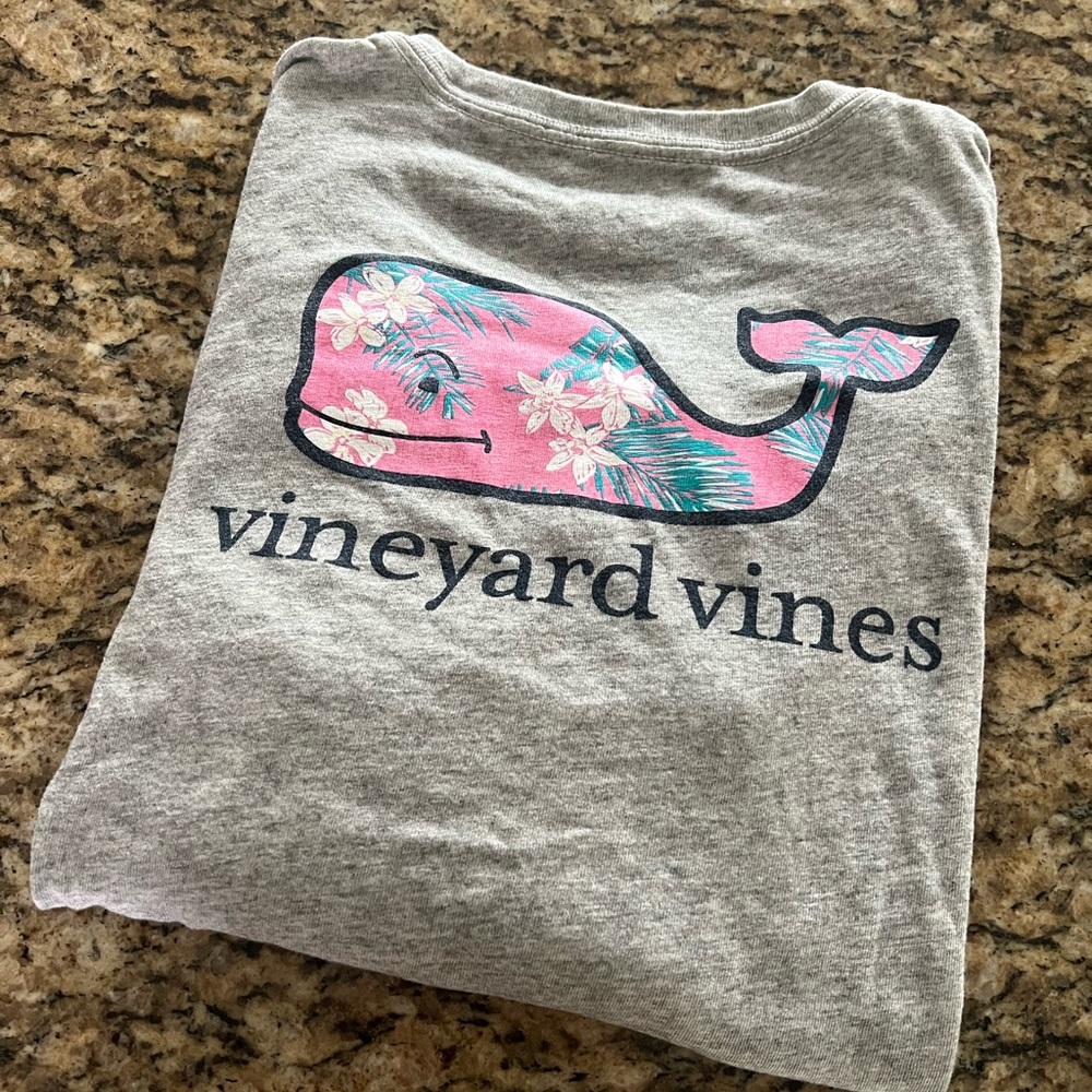 Vineyard Vines Kids Gray T-Shirt with Pink Whale Logo - Size 7
